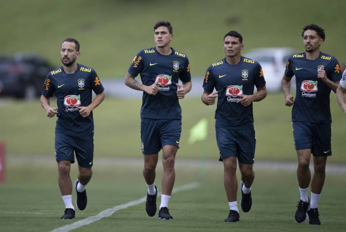 Everton Ribeiro e Pedro no treino da Seleção Brasileira na Granja Comary antes da partida contra a Venezuela 