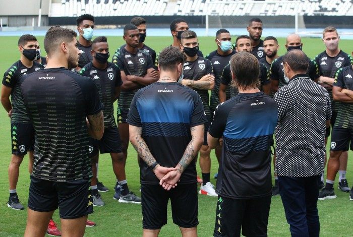 Ramon Diaz do Botafogo durante apresentacao no Estadio Nilton Santos