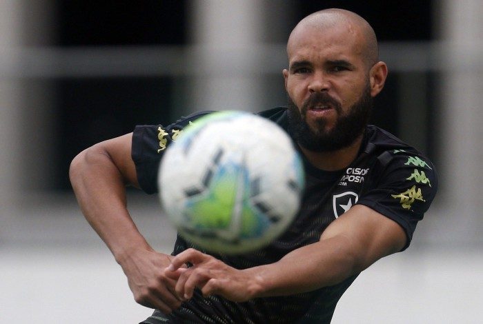 Aprovado pela comissão técnica permanente do Botafogo, Zé Welison está nos planos para a Série B