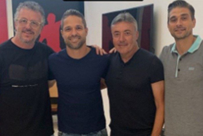 Jordi Guerrero, Diego, Dome Torrent e Julian Jimenez no Ninho do Urubu