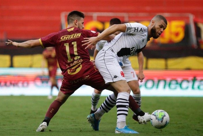 Na disputa com Barcia, Marcelo Alves ganhou a posição na defesa após os cortes de Castan e Miranda