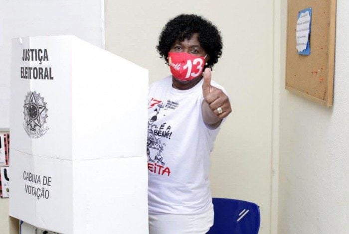 Petista votou no Escola Municipal Santo Tomás de Aquino, no Leme