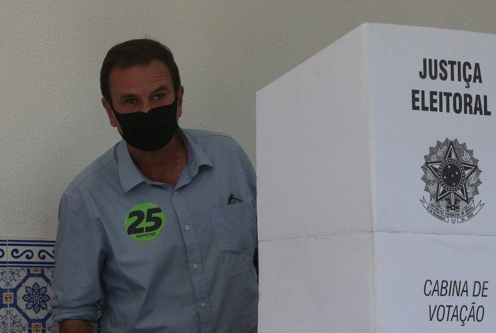 Paes votou em São Conrado e disse que Crivella 