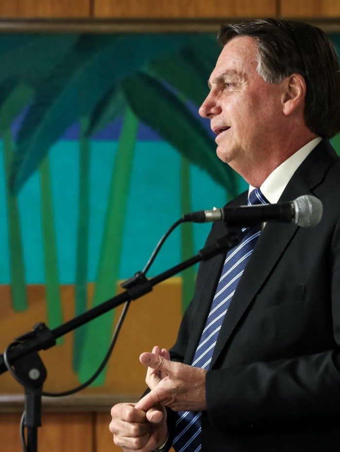 Presidente vota na Vila Militar