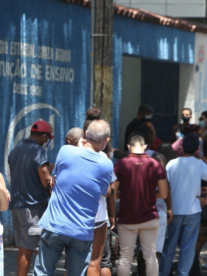 Escola na Rua dos Inv&aacute;lidos, no Centro: fila, mas vota&ccedil;&atilde;o sem demora
