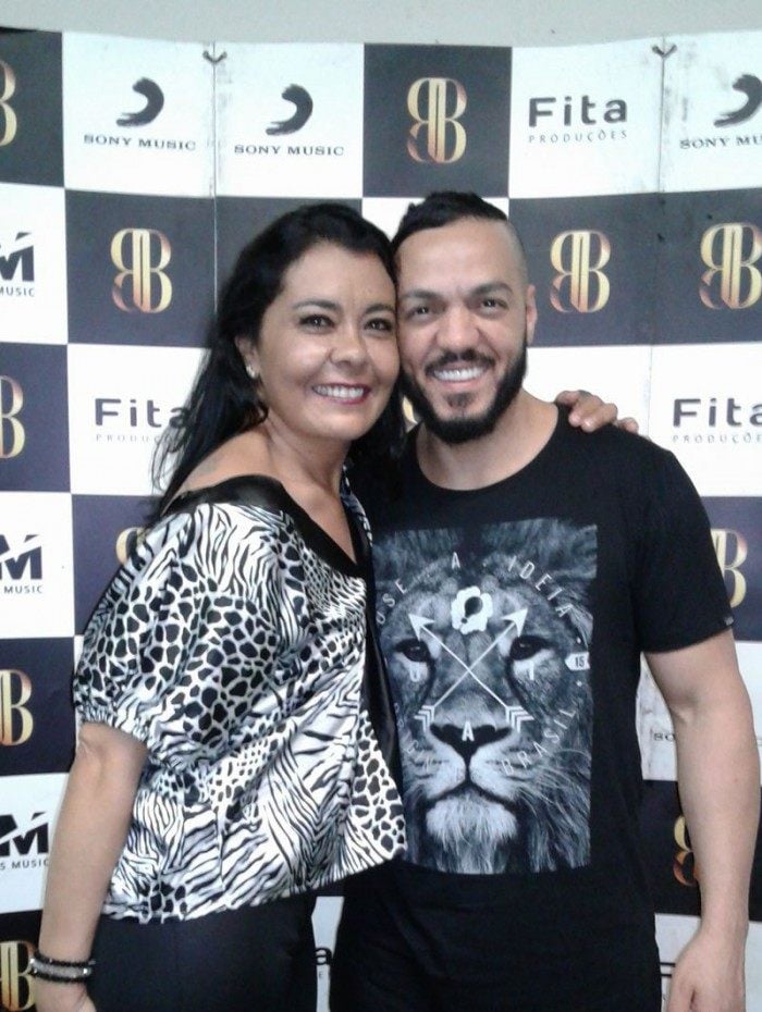 Rejane Akimin e o cantor Belo: pais de Isadora, presa acusada de participar de golpes eletrônicos