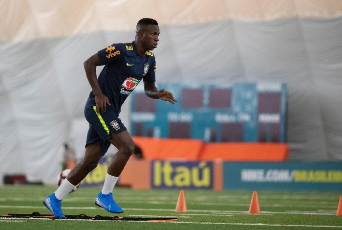 Vinicius Junior em treino da seleção brasileira