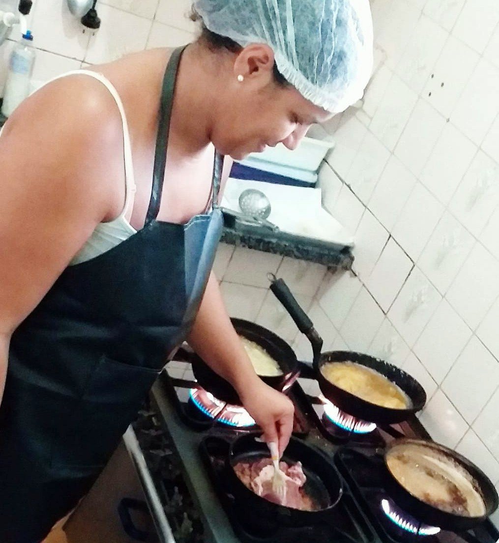 Jacqueline prepara as refeições e o marido faz as entregas - Arquivo Pessoal