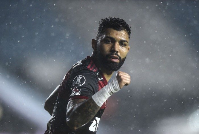 Brazil's Flamengo Gabriel Barbosa celebrates after scoring against Argentina's Racing during their closed-door Copa Libertadores round before the quarterfinals football match at the Presidente Peron stadium in Avellaneda, Buenos Aires Province, Argentina, on November 24, 2020. (Photo by Marcelo Endelli / POOL / AFP)