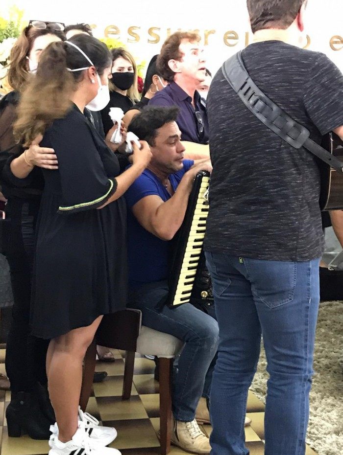 Francisco Camargo, pai de Zez&eacute; e Luciano, &eacute; enterrado em Goi&acirc;nia 