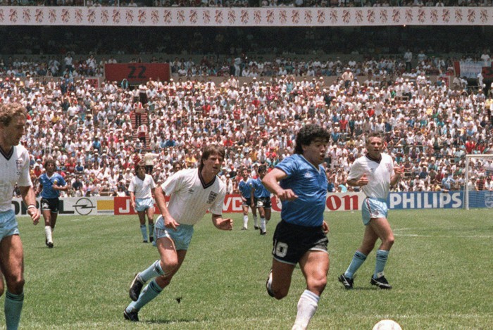 Em 86, Maradona marcou os gols mais famosos: com a 