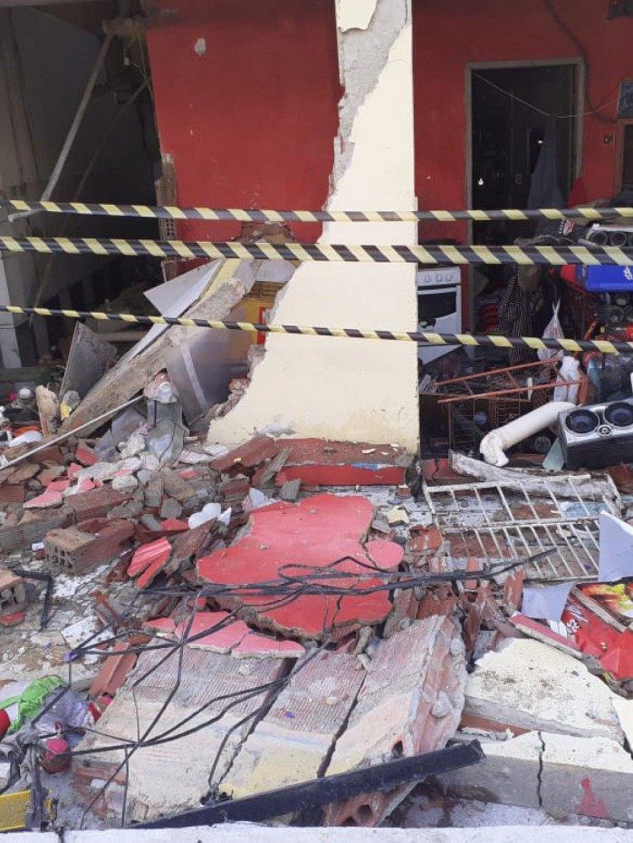 O local foi totalmente isolado pela Defesa Civil, para evitar riscos. 