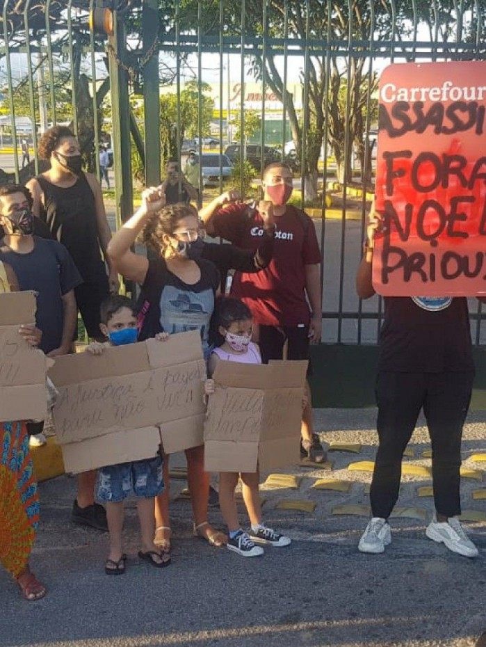 Manifestantes pedem demiss&atilde;o do CEO da Rede Carrefour no Brasil, Noel Prioux - Luciano Belford / Agência O DIA