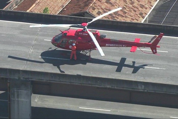 Helicóptero do Corpo de Bombeiros precisou pousar na pista para realizar o resgate