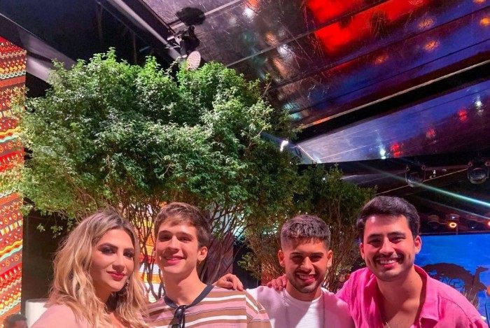 J&eacute;ssica, Z&eacute; Felipe e os irm&atilde;os