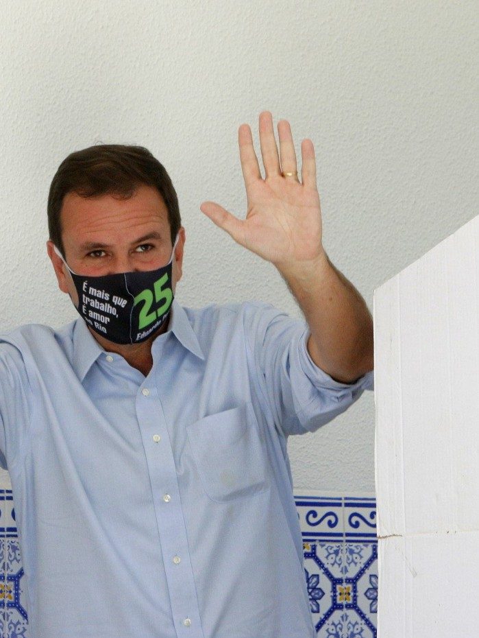 Eduardo Paes votou de manhã no Gávea Golf Club, em São Conrado, em companhia da esposa e dos filhos