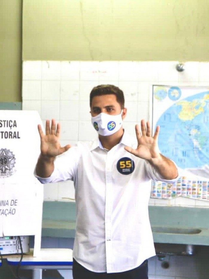 Candidato do PSD votou no fim da manhã. - Divulgação