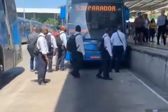 Paralisação de alguns motoristas afetam circulação do BRT 