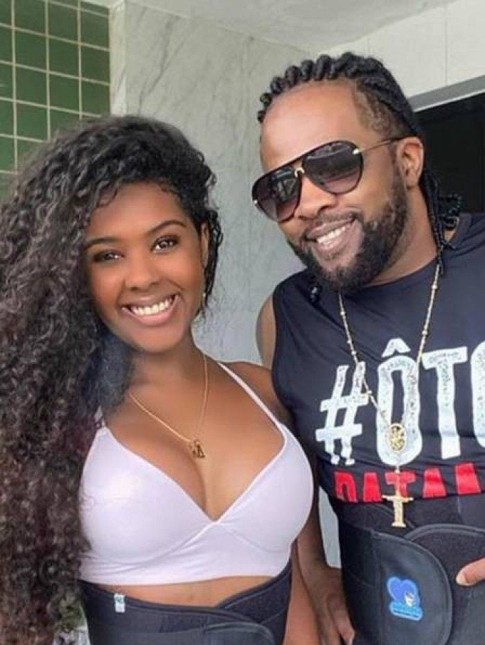 Thay Pereira, de 21 anos, e Xande de Pilares, de 50: casal que malha unido