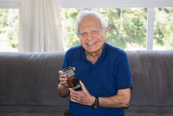 Cid Moreira lan&ccedil;a sua pr&oacute;pria r&aacute;dio