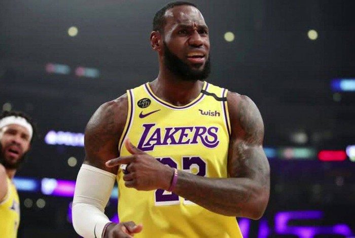 LeBron James ficará nos Lakers por mais dois anos