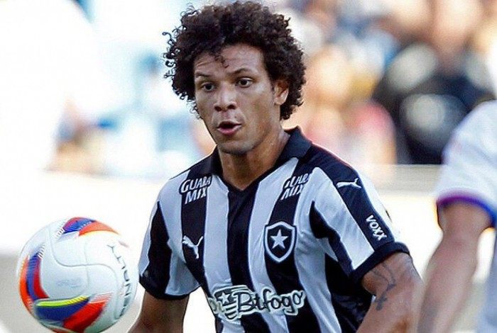 O volante Willian Arão foi jogador do Botafogo na Série B do Brasileirão de 2015