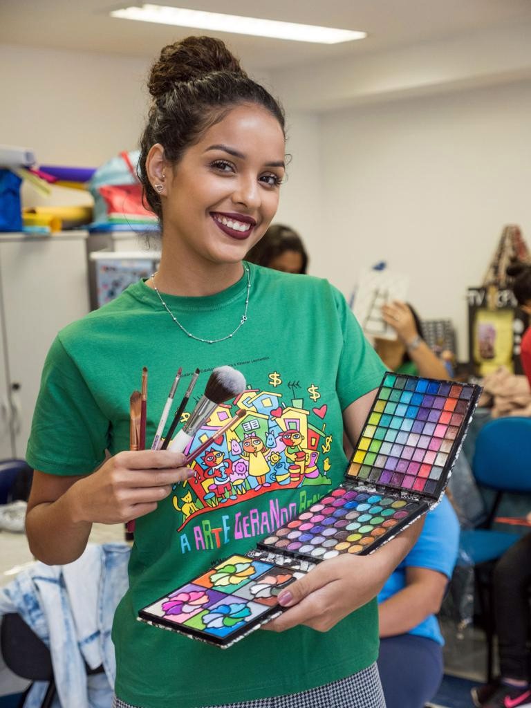 Alexandra descobriu seu talento ao fazer um curso na ONG Favela Mundo - Favela Mundo / Divulgação