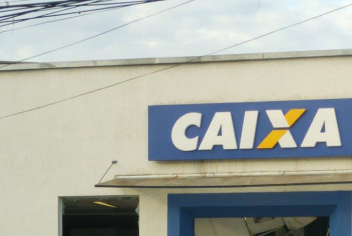 Bandidos explodem caixas eletrônicos da agência da Caixa Econômica Federal em Belford Roxo