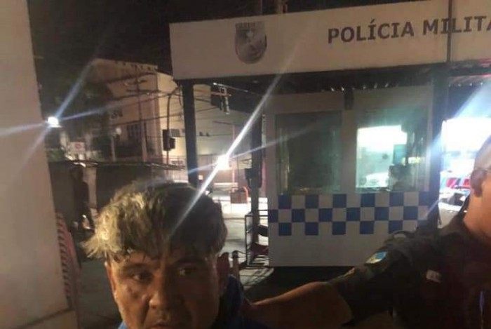 Bandidos explodem caixas eletrônicos de uma agência da Caixa Econômica Federal em Belford Roxo