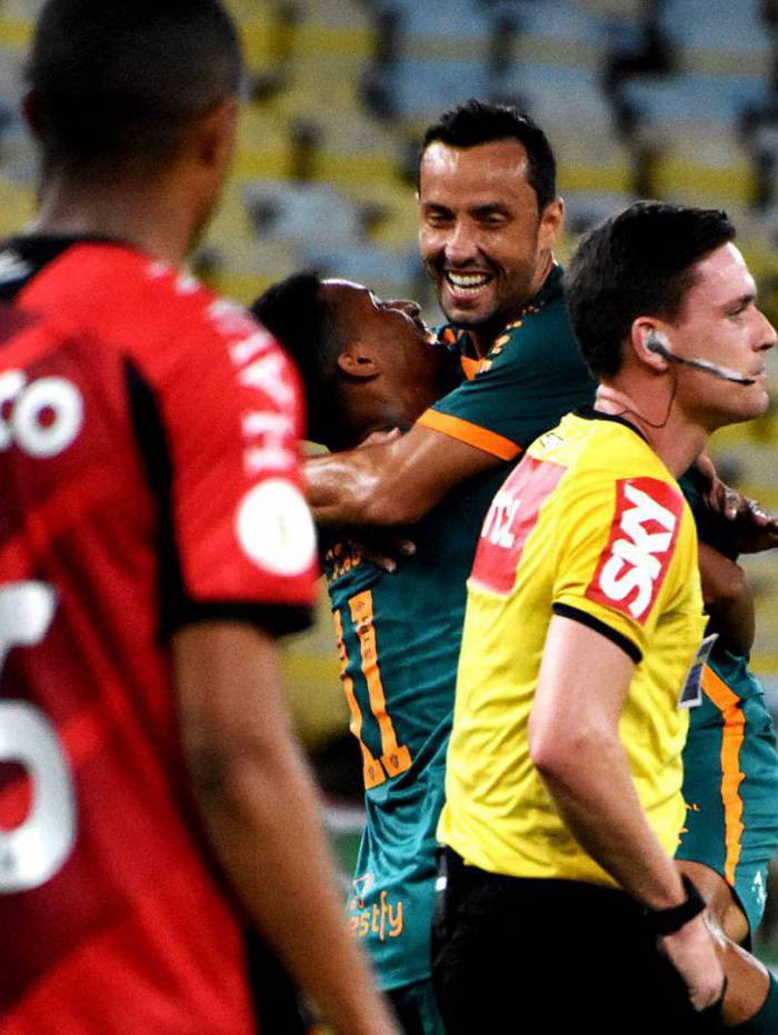 Rio de Janeiro, RJ - Brasil - 05/12/2020 - Maracanã - Marcos Paulo e Nene comemorando gol
Campeonato Brasileiro. 24ª Rodada. Jogo Fluminense x Athletico-PR.
FOTO DE MAILSON SANTANA/FLUMINENSE FC

IMPORTANTE: Imagem destinada a uso institucional e divulgação, seu uso comercial está vetado incondicionalmente por seu autor e o Fluminense Football Club.

IMPORTANT: Image intended for institutional use and distribution. Commercial use is prohibited unconditionally by its author and Fluminense Football Club.

IMPORTANTE: Imágen para uso solamente institucional y distribuición. El uso comercial es prohibido por su autor y por el Fluminense Football Club.