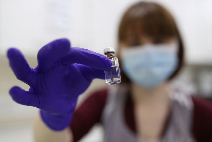 Os Estados Unidos se tornaram o sexto país a dar autorizar a vacina da dupla alemão-americana Pfizer/BioNTech 