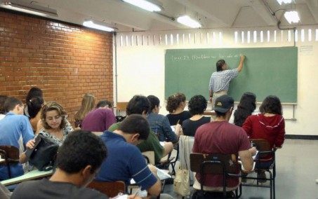 MEC muda data de volta às aulas presenciais das universidades para março