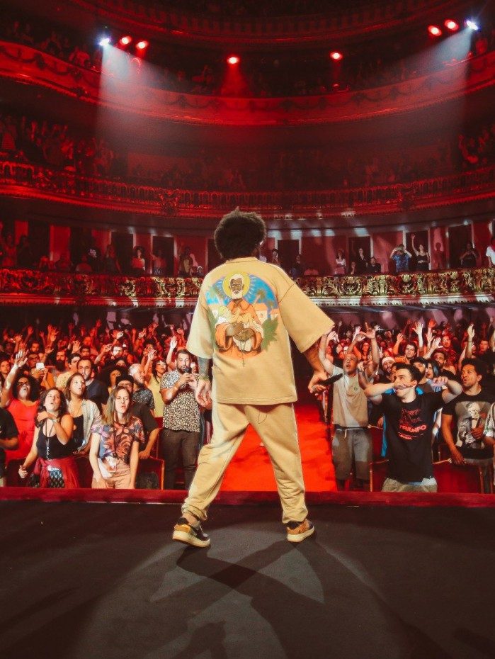 Cenas do document&aacute;rio 'AmarElo', de Emicida para a Netflix