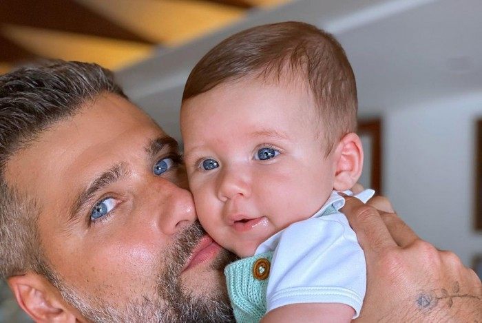 Giovanna Ewbank e Bruno Gagliasso comemoram 5 meses de Zyan
