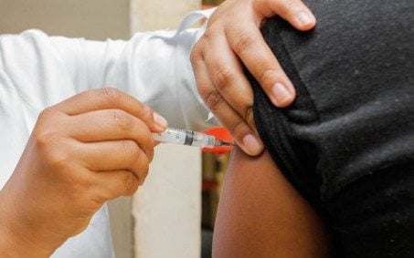 Prefeituras ainda não sabem se farão sanções a quem não vacinar contra covid-19