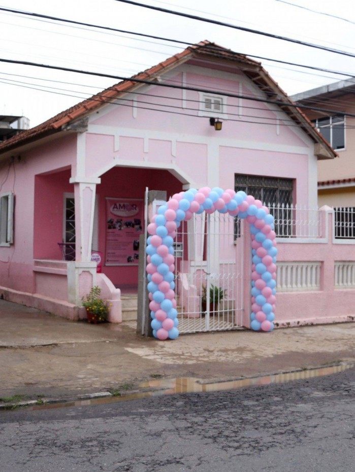  Casa Rosa fica na Rua Santos Dumont, n&ordm; 182, no Centro.