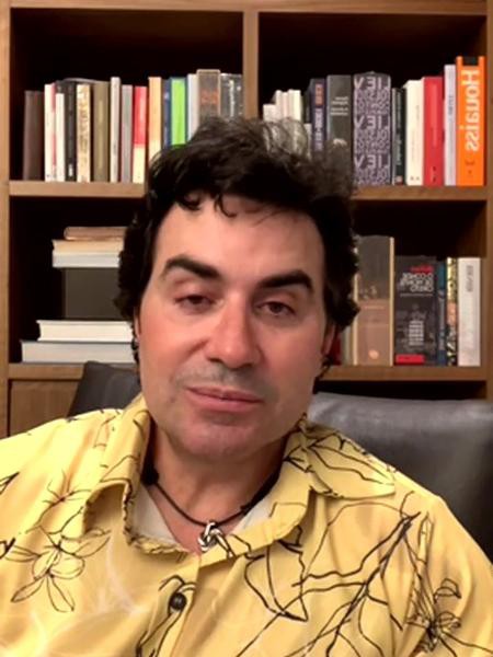 Padre F&aacute;bio de Melo aparece diferente e internautas especulam sobre harmoniza&ccedil;&atilde;o facial