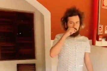 Cartolouco é pego no flagra com cigarrinho suspeito