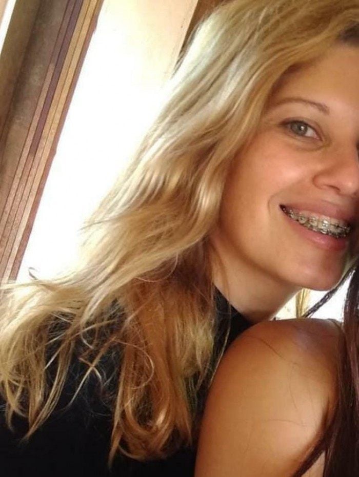 Feminicídio: Juliana Cordeiro Teixeira, 43 anos, foi morta com tiros na cabeça pelo namorado. Higo Luiz está foragido