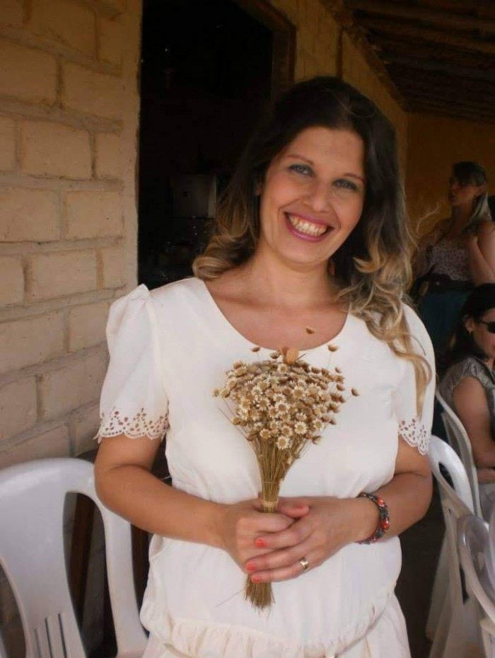 Feminicídio: Juliana Cordeiro Teixeira, 43 anos, foi morta com tiros na cabeça pelo namorado. Higo Luiz está foragido