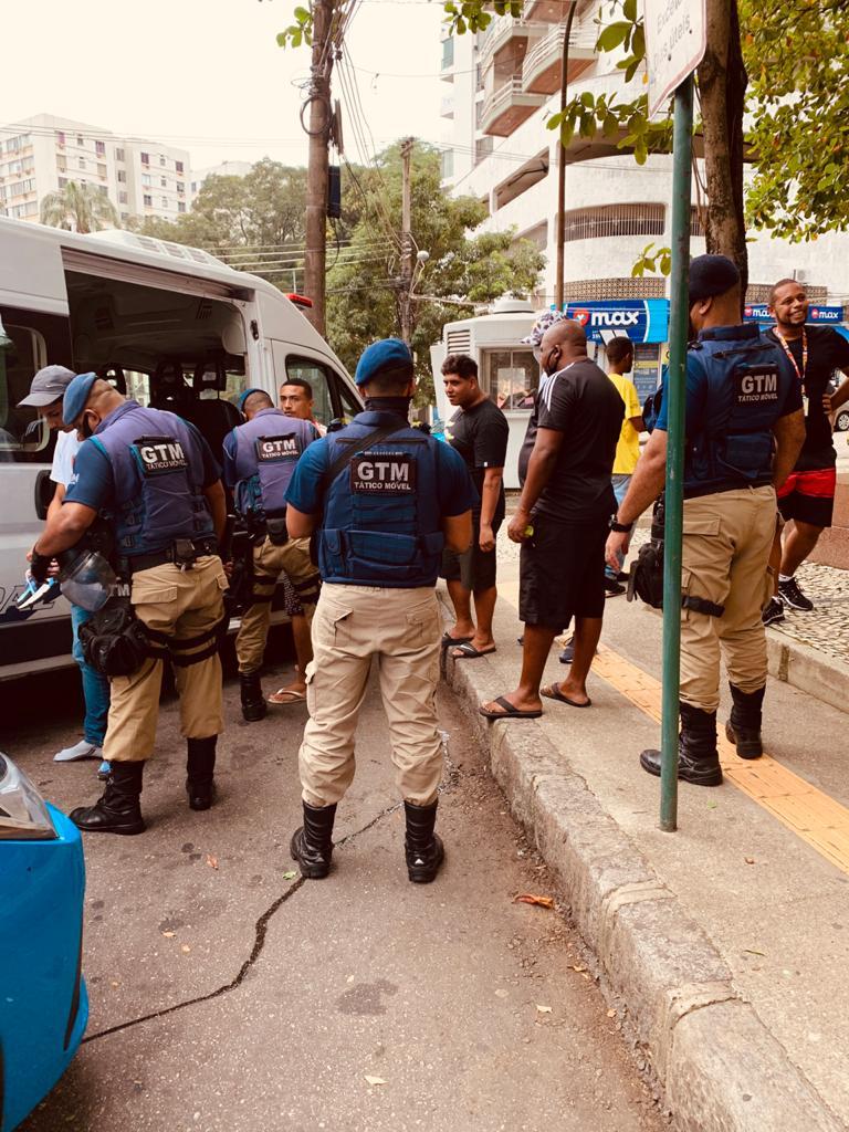 Policiais civis da DEAT atuam para coibir cobranças abusivas de estacionamentos no Cosme Velho - Divulgação