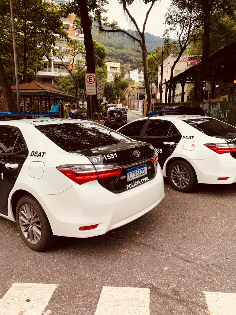 Policiais civis da DEAT atuam para coibir cobranças abusivas de estacionamentos no Cosme Velho - Divulgação