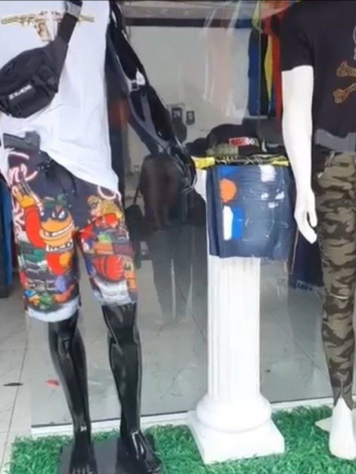 Vitrine da loja do empresário, em São Gonçalo - Reprodução