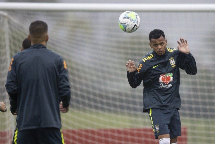 Riquelme no treino da Seleção Sub-20 na Granja Comary. 