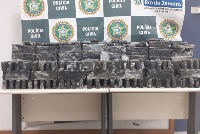 Polícia apreende R$ 300 mil em drogas que estavam soterradas num chácara em Guapimirim