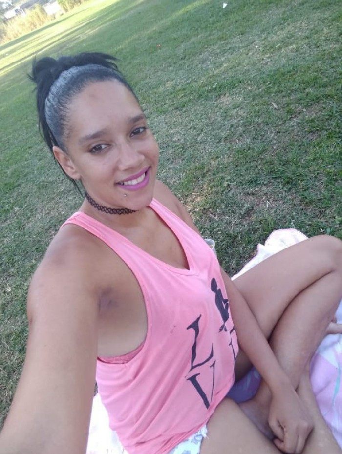 Dociene Reis, 27 anos, foi espancada e esfaqueada pelo ex, que j&aacute; teve pris&atilde;o decretada pela Justi&ccedil;a