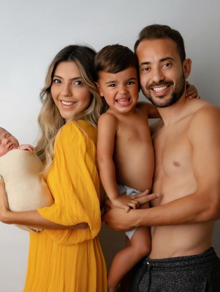 Éverton e Marília, com os filhos Augusto e Antônio