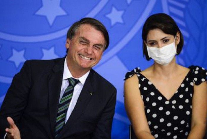 Reportagem divulgada pela imprensa acusa a esposa do presidente Jair Bolsonaro de agir, pessoalmente, para favorecer empresas amigas e adeptas do bolsonarismo na pandemia