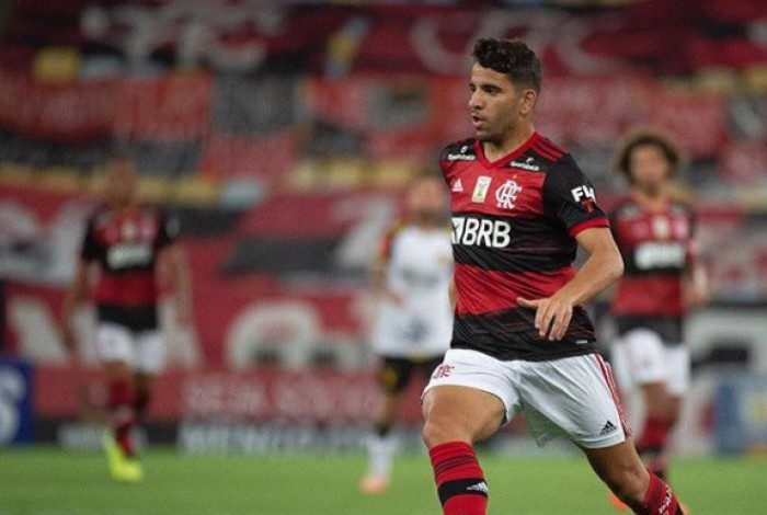 Pepê em ação com a camisa do Flamengo