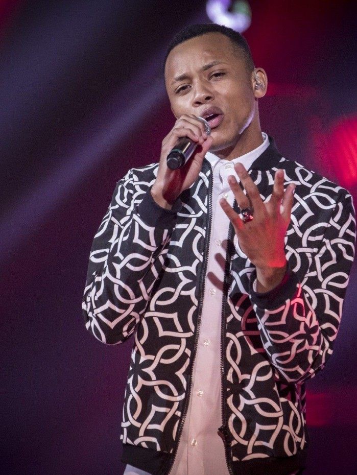 Victor Alves cantou no especial de Natal do 'The Voice Brasil'